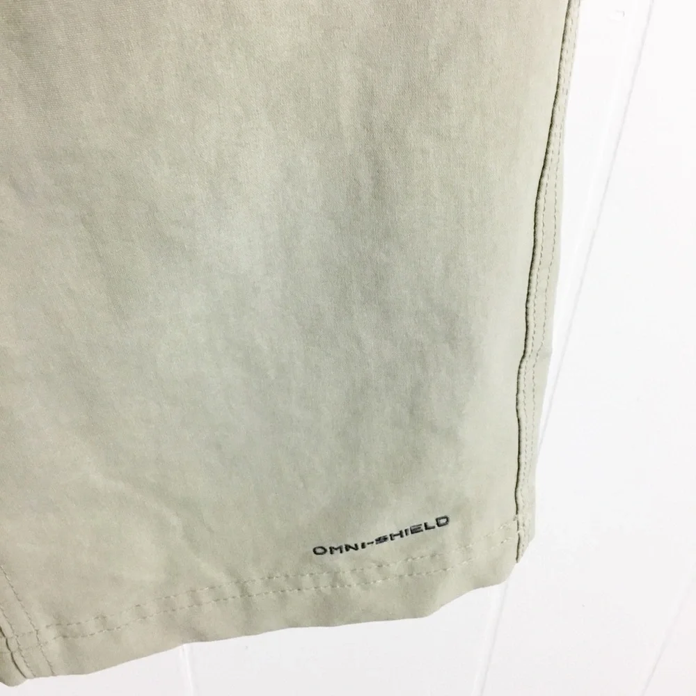 Columbia Men's Beige Omni Shield hiking Pants / Shorts Size 38x32